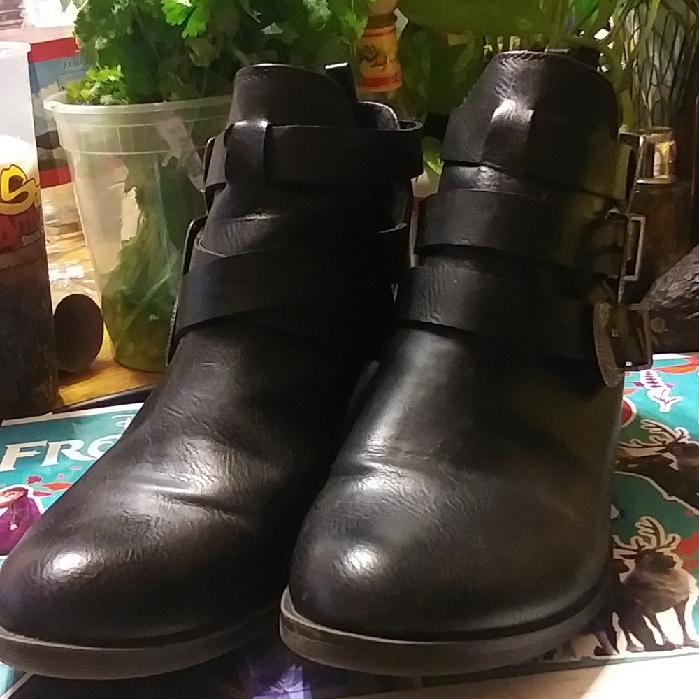 VINTAGE LEATHER BOOTS
